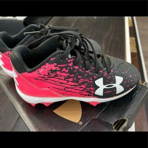 LIKE NEW Under Armour girls cleats size 10